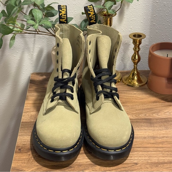 Dr. Martens NWOB Women’s 7 Pale Olive 1460 Pascal Suede Lace Up Combat Boots - Picture 1 of 5